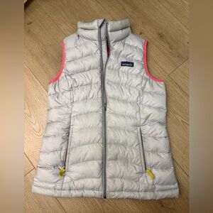 Patagonia Kids' light Gray Puffer Vest - large 12 girls